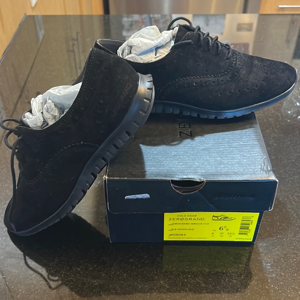 BNIB Cole Haan sneaker 6.5